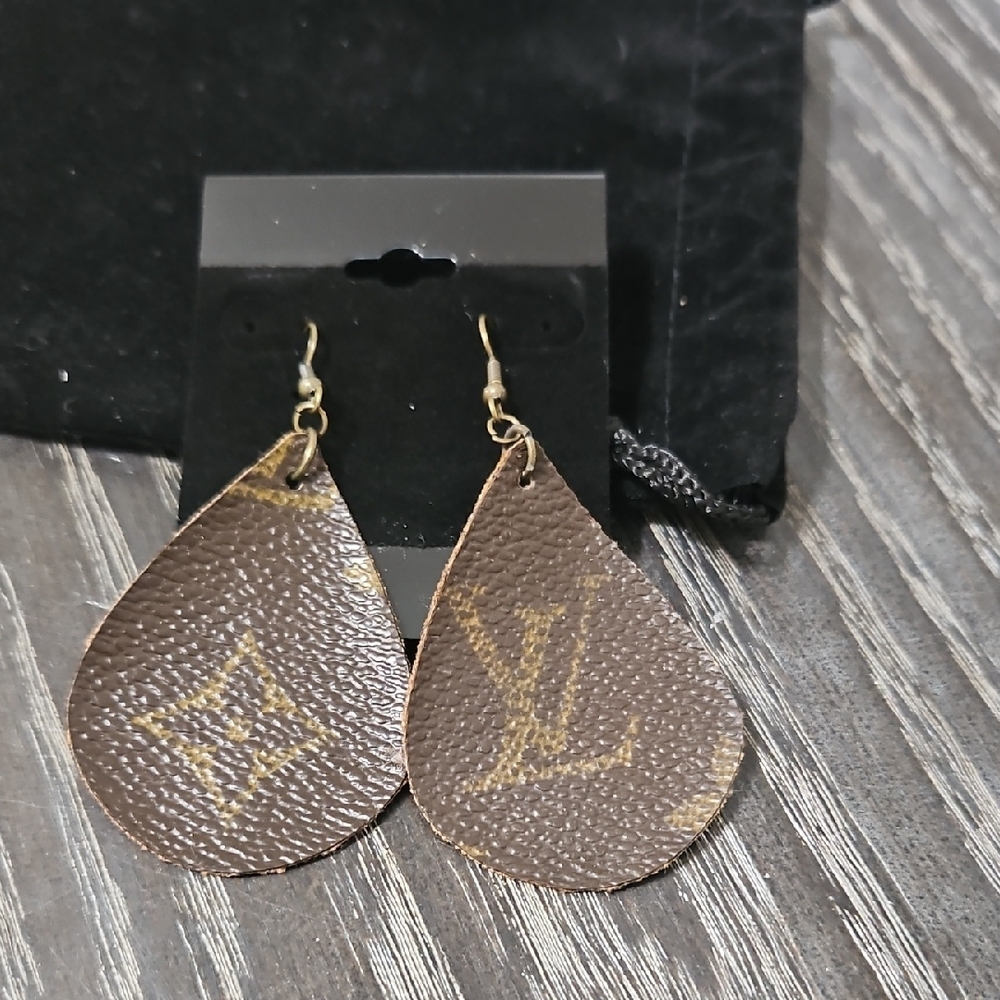 Louis Vuitton Wire Earrings